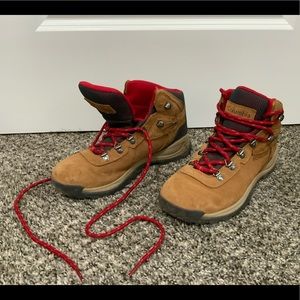Colombia women’s Newton Ridge waterproof hiking
